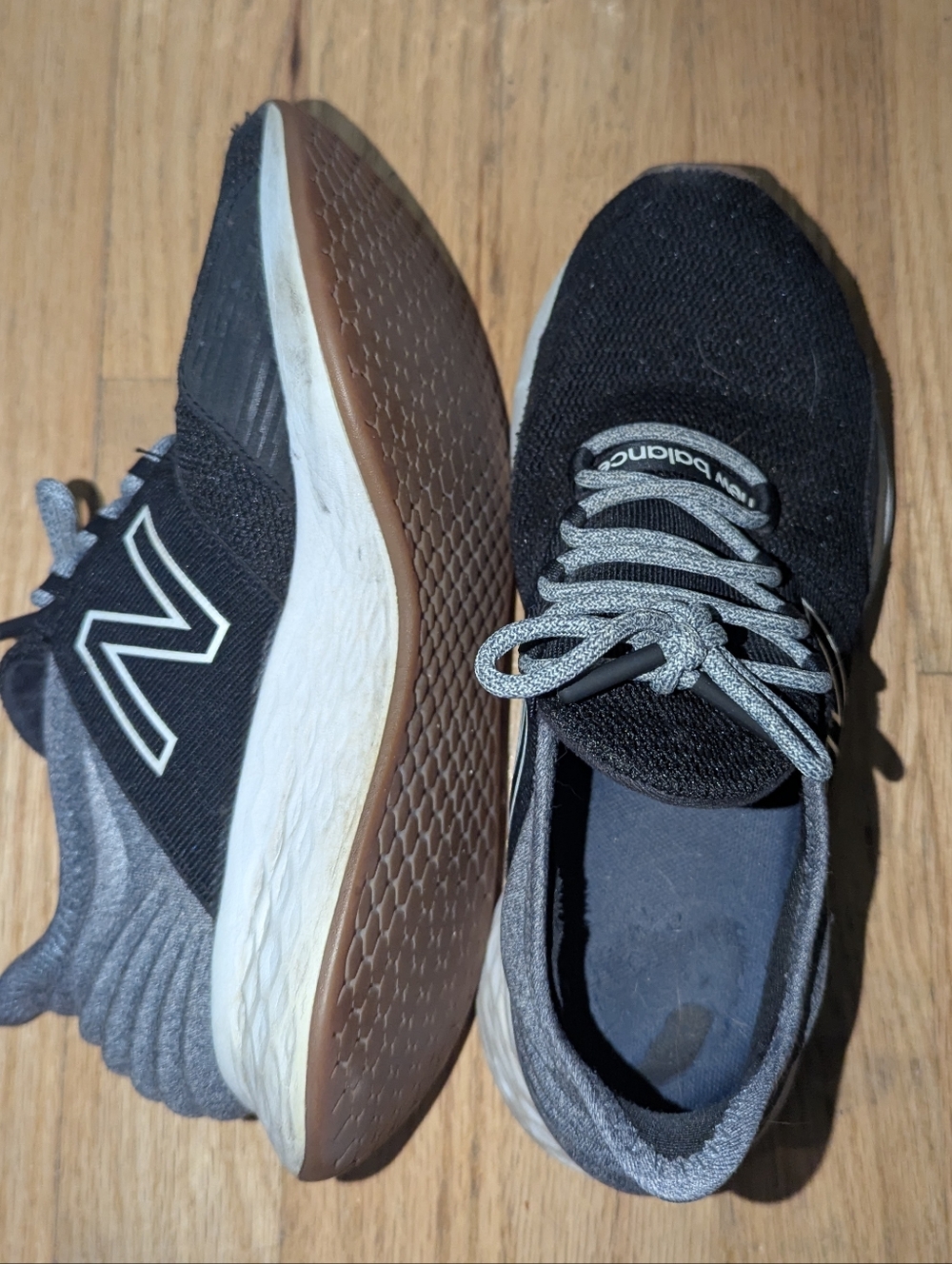 New Balance Fresh Foam Roav Women’s Running Shoes Black Gray Gum Sole Size 6.5